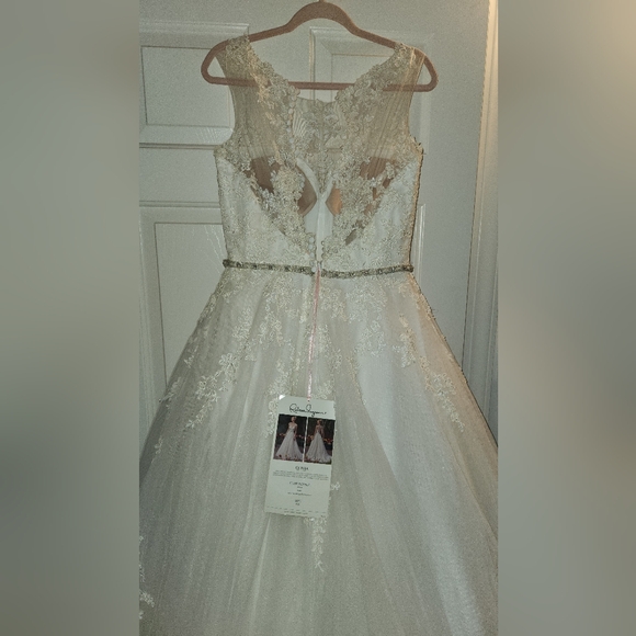 NWT! REBECCA INGRAM WEDDING DRESS ! (ONE PEARL IS MISSING ON THE SWAROVSKI BELT) - Picture 13 of 16